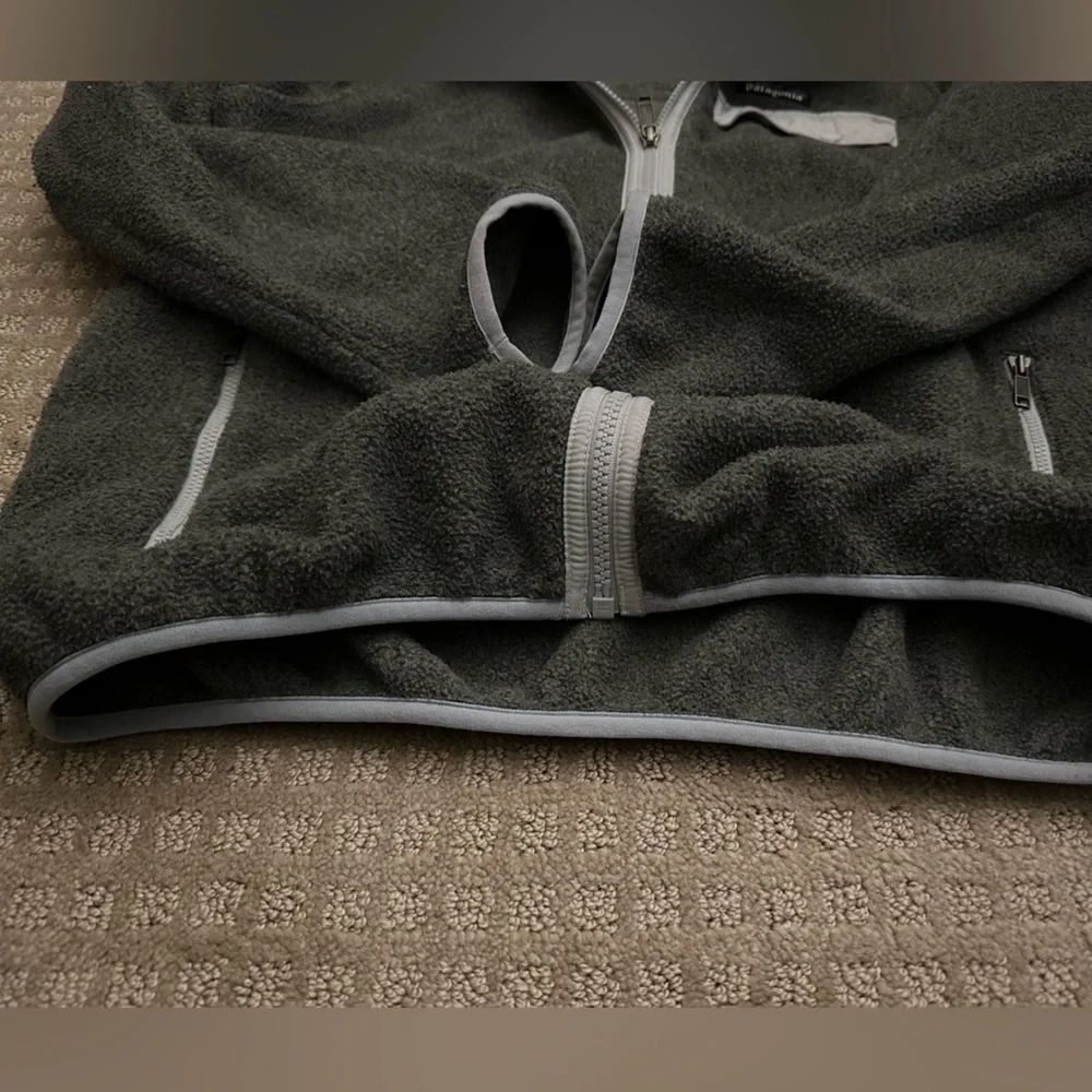 RARE Women’s patagonia hooded Synchilla fleece full zip jacket dark gray medium